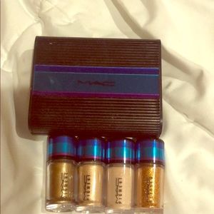 Mac “Irresistible Charming Glitter and Pigment”